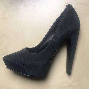 Theyskens'' Theory pumps